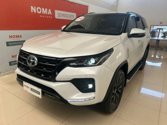 TOYOTA HILUX SW4 2.8 D-4D TURBO DIESEL SRX 7L 4X4 AUTOMÁTICO